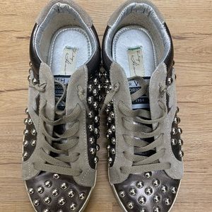 Vintage Havana sneakers. Serafina size 8